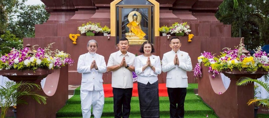 พิธียกช่อฟ้าและถวายผ้าพระกฐิน