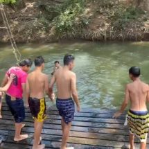 “โคราชเดือด 40 องศา เด็กแห่ลงน้ำตลาดน้ำไทยวน คลายร้อนช่วงปิดเทอม คึกคักทั้งวัน”