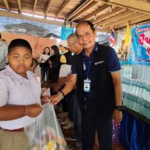 สมาคมสื่อมวลชนเพชรบูรณ์ จัดโครงการ “ปั่นน้ำใจให้น้อง” ฉลองวันนักข่าว 69 มอบทุนและอุปกรณ์การเรียนแก่ รร.บ้านคลองสีฟัน