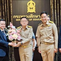 ประธานมูลนิธิครอบครัวพอเพียง เข้าร่วมแสดงความยินดีกับรัฐมนตรีว่าการกระทรวงศึกษาธิการ