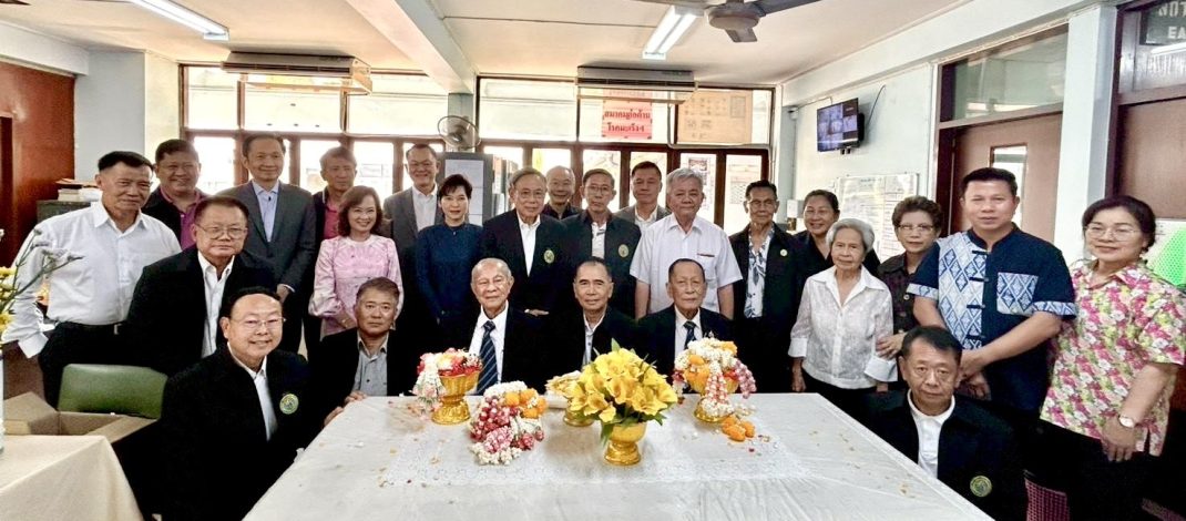 สืบสานสงกรานต์ไทย! สมาคมพ่อตัวอย่างฯ จัดพิธีสรงน้ำพระ รดน้ำขอพรผู้ใหญ่ เสริมสิริมงคล พร้อมเดินหน้าจัดงานใหญ่ 5 ธ.ค.นี้