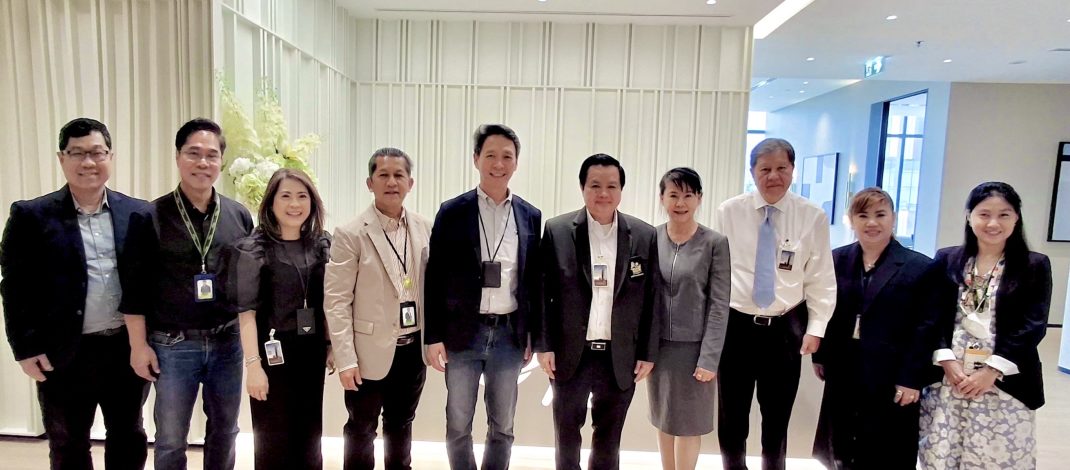 มูลนิธิครอบครัวพอเพียง ผนึกกำลังร่วม AIS ทำกิจกรรมตามสถานศึกษาให้เด็กเดินตามหลักปรัชญาเศรษฐกิจพอเพียง