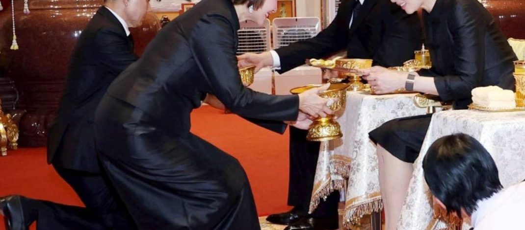 พระบาทสมเด็จพระเจ้าอยู่หัว และสมเด็จพระนางเจ้า ฯ พระบรมราชินี เสด็จพระราชดำเนินทรงเปิดอาคารศาลเจ้าไต้ฮงกงหยกขาว เฉลิมพระเกียรติ 72 พรรษา ถนนเจริญราษฎร์ เขตสาทร กรุงเทพฯ พุทธสถานประวัติศาสตร์ มรดกแห่งเมตตาธรรม และแหล่งเรียนรู้ด้านสถาปัตยกรรมเชิงวัฒนธรรมแต้จิ๋วโบราณอันทรงคุณค่า ศูนย์รวมพลังศรัทธาที่ยิ่งใหญ่บนดินแดนศักดิ์สิทธิ์กว่า 120 ปี