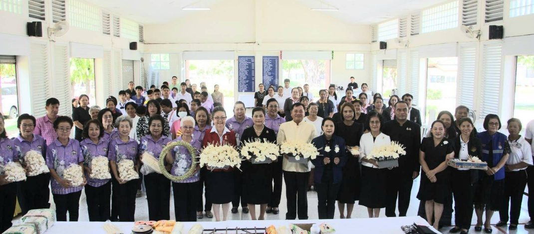ร้อยเอ็ด ฝึกอาชีพเสริมหลักสูตร การทำดอกไม้ประดิษฐ์ให้มีมูลค่าเพิ่มเชิงวัฒนธรรม
