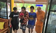 ระทึก ชาวบ้านช่วยกันจับโจรย่องขโมยของวัด ก่อนพามอบตัวต่อหน้าเจ้าอาวาส สุดท้ายได้รับโอกาสครั้งใหม่