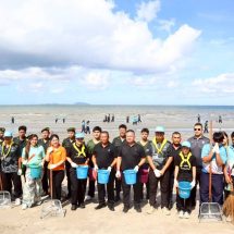 ศรชล.จังหวัดชลบุรี รวมพลัง 300 ชีวิต จัดกิจกรรมเก็บขยะชายหาดบางแสน เฉลิมพระเกียรติ ‘เจ้าฟ้าสิริวัณณวรี’ มุ่งอนุรักษ์ทะเลไทยยั่งยืน