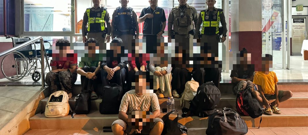 สกัดจับรถแวน กลางถนนสายเอเชีย ขนแรงงานต่างด้าวอัดแน่นรวม 9 ชีวิต พบเป็นขบวนการเมียนมาขนเพื่อนร่วมชาติหลบหนีเข้าเมือง
