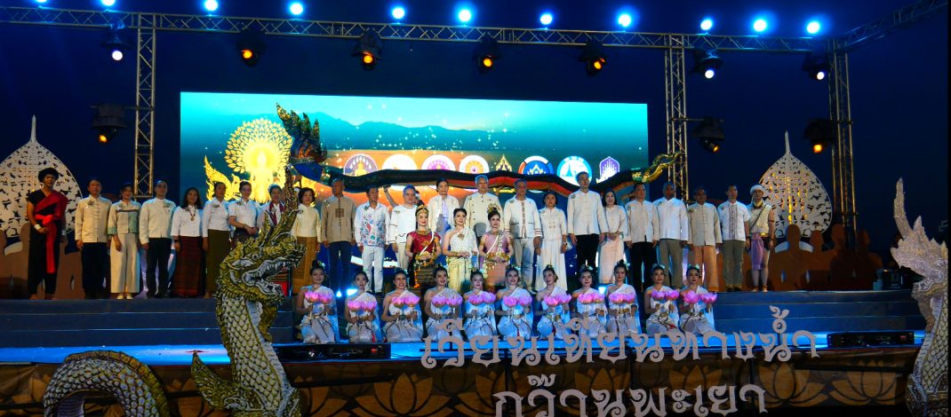 งานเวียนเทียนทางน้ำกว๊านพะเยาหนึ่งเดียวในโลกสุดอลังกาล