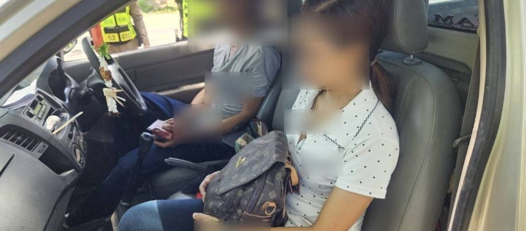 ตำรวจทางหลวงลำปางรวบ 2 ผู้ต้องหาคาด่านตรวจ พบยาบ้าซุกในรถ ตรวจปัสสาวะเป็นสีม่วงทั้งคู่