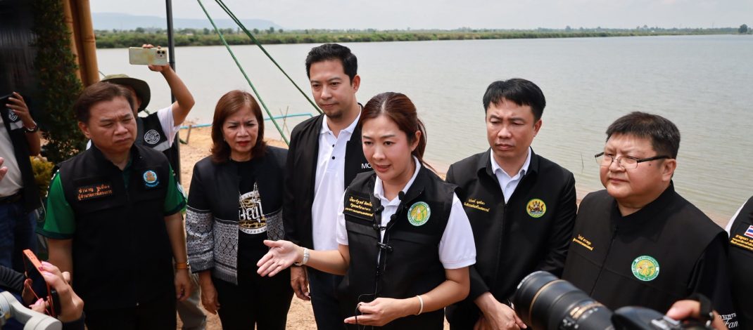 “ปิยะรัฐชย์” รมช.เกษตรฯ ลงพื้นที่ติดตามโครงการฟื้นฟูบึงราชนก พร้อมปล่อยพันธุ์ปลา