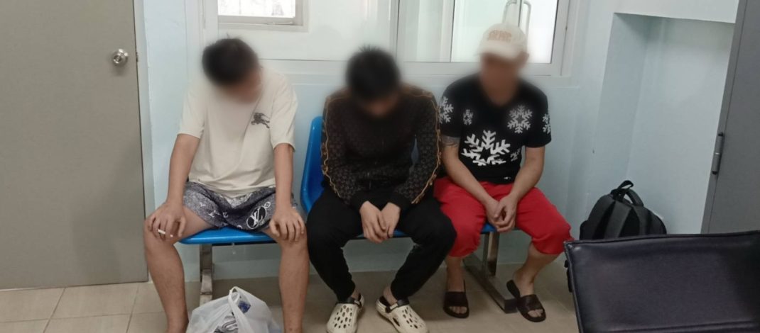 ตำรวจสอบสวนกลาง (CIB) สกัดรถลักลอบขนคนต่างด้าวชาวจีน 3 ราย พบ 2 รายมีหมายจับแดง (Red Notice)