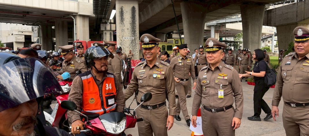 น.1 ร่วมสน.บางเขน ส่งมอบหมวกกันน๊อ 150 ใบ ให้ผู้ขับขี่วิน