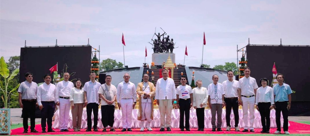 ผู้ว่าฯสิงห์บุรี และ ที่ปรึกษาผู้ว่าฯฝ่ายความมั่นคง ทำพิธีบวงสรวง อนุสาวรีย์วีรชนค่ายบางระจัน