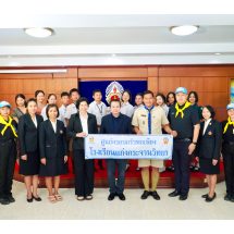 ประธานมูลนิธิครอบครัวพอเพียงมอบทุนการศึกษาให้นักเรียนตั้งแต่ ม.1-ม.6 รร.แก่งกระจานวิทยา จ.เพชรบุรี