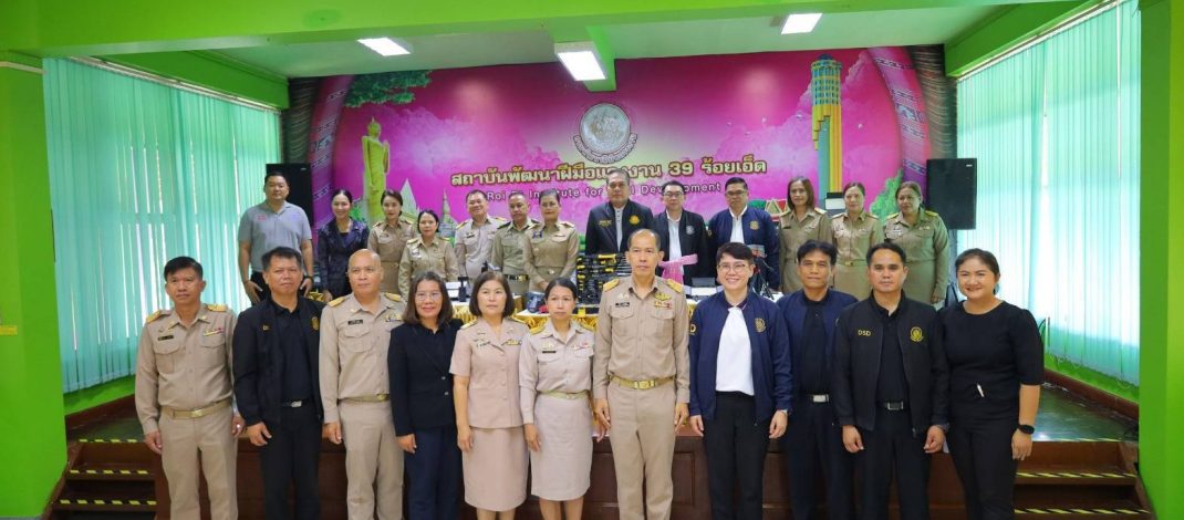 ร้อยเอ็ด มอบชุดเครื่องมือทำมาหากิน นำร่องสร้าง “ช่างอเนกประสงค์” เสริมทักษะสร้างอาชีพ