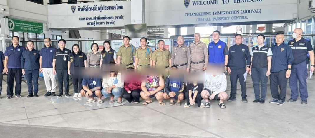 ตม.เชียงแสนรับ 7 คนไทยกลับจาก สปป.ลาว คัดกรองตามกลไก NRM พบ 3 รายมีหมายจับ เร่งส่งดำเนินคดี