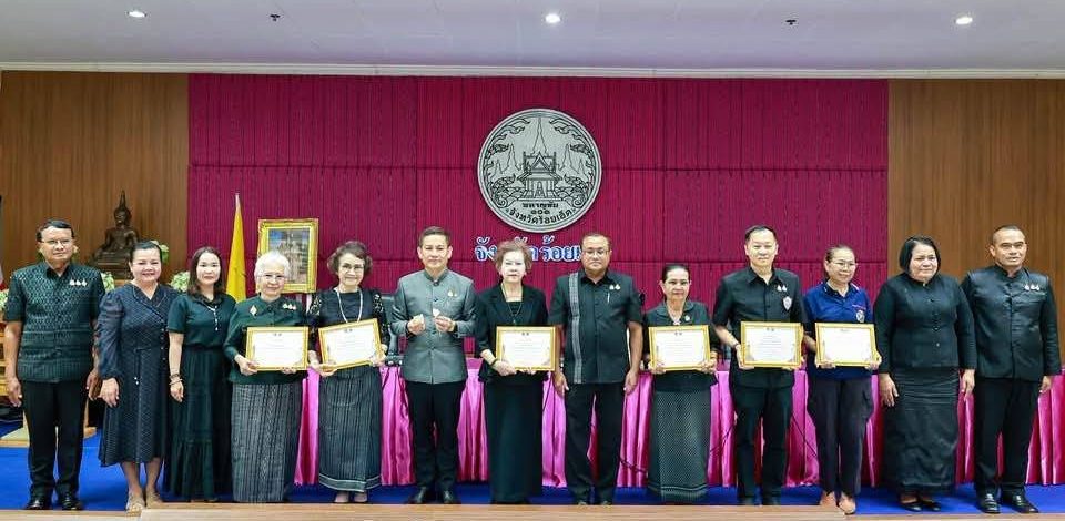 จังหวัดร้อยเอ็ดจัดโครงการ “ร้อยดวงใจ ประดิษฐ์ดอกไม้จันทน์” ถวายเป็นพระราชกุศล และน้อมสำนึกในพระมหากรุณาธิคุณของสมเด็จพระนางเจ้าสิริกิติ์ พระบรมราชินีนาถ พระบรมราชชนนีพันปีหลวง