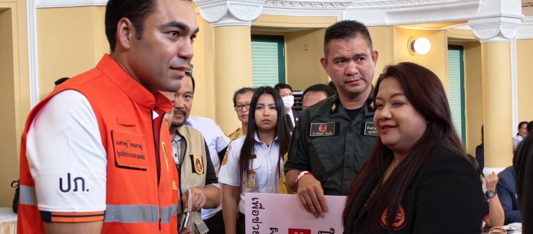 ณ อาคารพระที่นั่งนงคราญสโมสร กรมป้องกันและบรรเทาสาธารณภัย (ปภ.) ผนึกกำลัง มูลนิธิร่วมกตัญญู และภาคีเครือข่ายองค์กรสาธารณกุศล