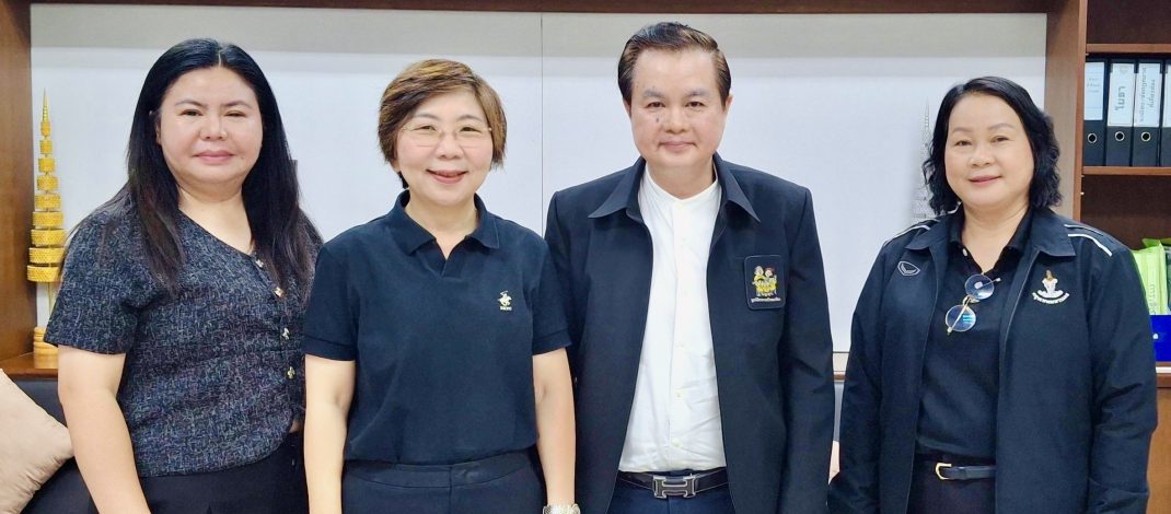 เขตบึงกุ่มจับมือมูลนิธิครอบครัวพอเพียงเตรียมจัดโครงการให้เยาวชนและผู้สูงวัยในเขตบึงกุ่ม