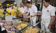 ชาวโคราชหลายร้อย แห่กินเจ ชูเมนูเด็ดตำผลไม้สดรสแซ่บ พร้อมทำบุญบริจาคโลหิต
