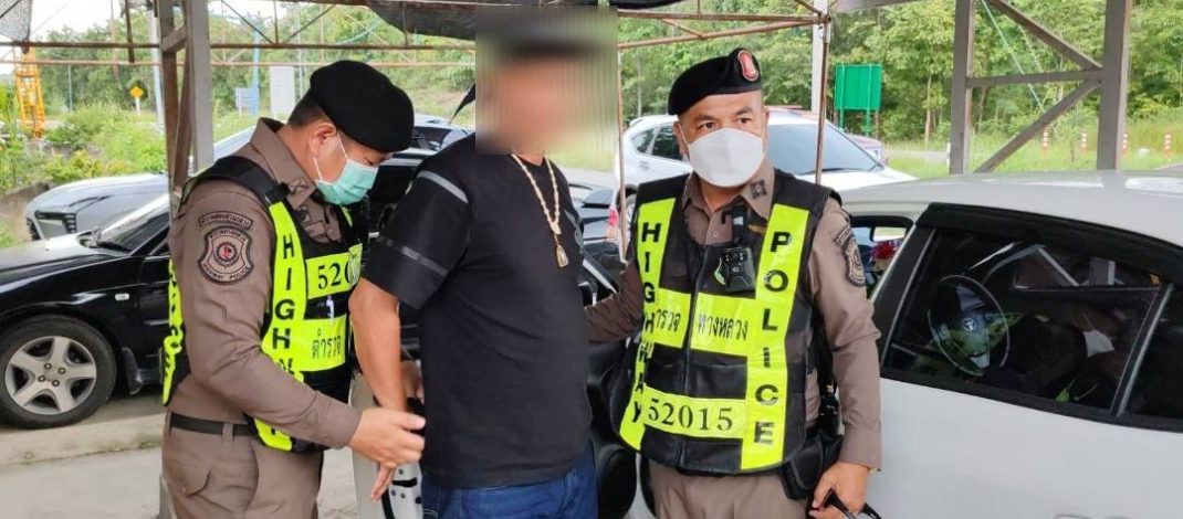 ตำรวจทางหลวงลำปาง จับกุมผู้ต้องหายาเสพติดรายสำคัญ อยู่ระหว่างหลบหนีหมายจับจากภาคใต้ไปประเทศเพื่อนบ้าน