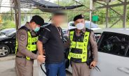 ตำรวจทางหลวงลำปาง จับกุมผู้ต้องหายาเสพติดรายสำคัญ อยู่ระหว่างหลบหนีหมายจับจากภาคใต้ไปประเทศเพื่อนบ้าน