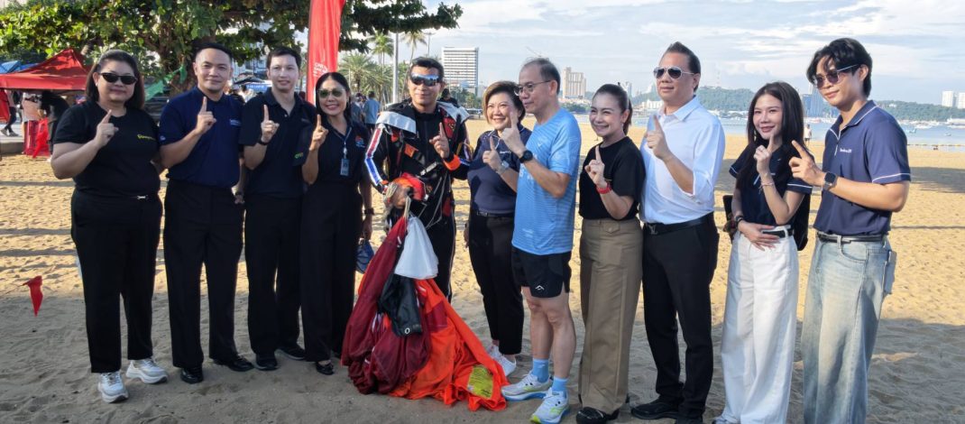 สำเร็จครั้งแรก! “ONE FLAG THAILAND” กางธงไตรรงค์ 4,303 ตร.ฟุต เหนือฟ้าพัทยา บันทึกภารกิจ World Record