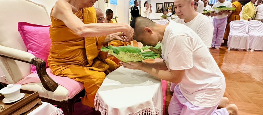 สมาคมพ่อตัวอย่างแห่งชาติ จัดอุปสมบทหมู่ “48 รูป” ปลงผมรับผ้าไตรพระราชทาน ถวายพระราชกุศล “ร.9