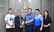 “วิศิษฐ์ เอี่ยมวิโรจน์ฤทธิ์” นักธุรกิจโรงแรมดังภูเก็ต พร้อมที่ปรึกษากฎหมายระหว่างประเทศ เยี่ยมชมอาคาร สนท. กราบขอพรพระสยามเทวาธิราช ให้กำลังใจ “อนันต์” พร้อมสนับสนุนบูรณะอาคารสมาคม