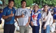 “ ป้อม – เจ เทพบุตร – นางฟ้า นักธุรกิจผู้ใจบุญ ผู้อยู่เบื้องหลัง ขนรถสิบล้อ ขนทราย ออกช่วยเหลือชาวบ้านโป่ง ให้พ้นวิกฤติน้ำท่วม ”
