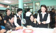ชาวสุราษฎร์ร่วมใจทำดอกไม้จันทน์ “ดอกบัวผุด” ดอกไม้ประจำจังหวัด “โครงการร้อยรักรวมใจถวายอาลัยแม่หลวงของแผ่นดิน ”
